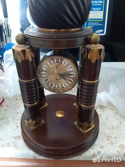 Настольные часы Vega