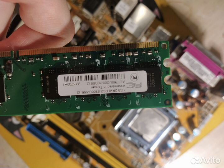 Материнская плата с процессором и памятью