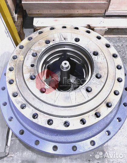 Редуктор хода Komatsu PC350-8M0