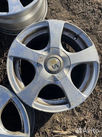 Комплект литых японских дисков Lizea R15