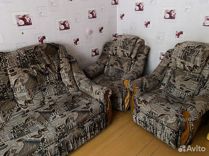 Продам диван с 2 креслами