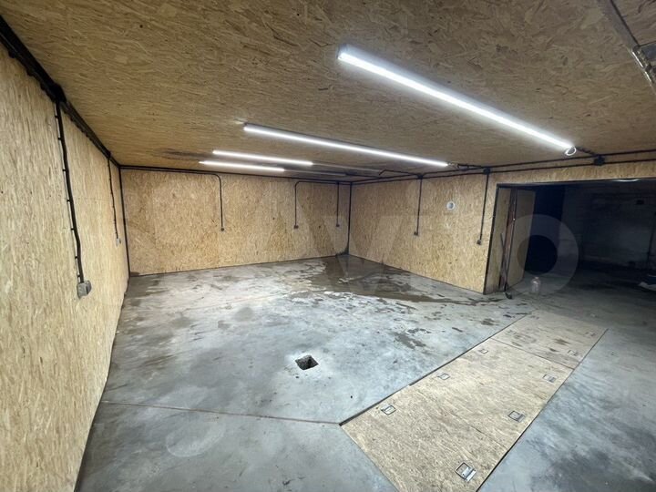 Гараж, > 30 м²