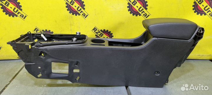 Центральная консоль с подлокотником Opel Astra J