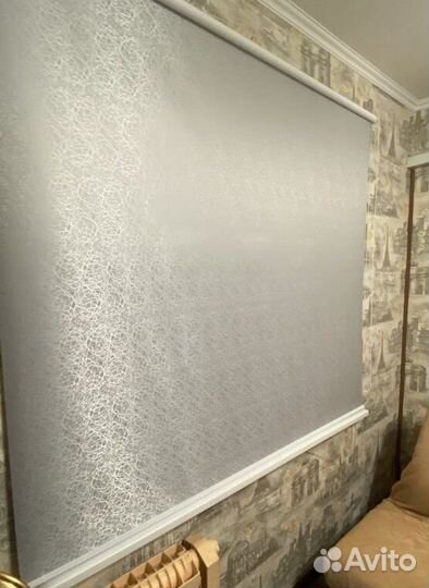 Рулонные шторы в коричневом коробе D0498