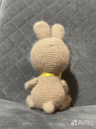 Вязаный заяц из шерсти ангоры ручной работы