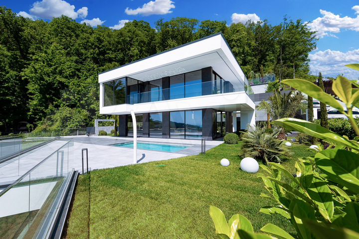 Коттедж 393 м² на участке 7 сот.