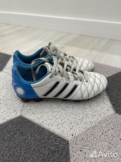Бутсы adidas с шипами р.34