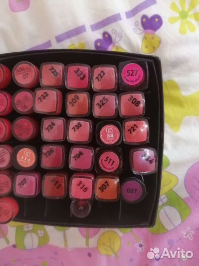 Помада, блеск для губ