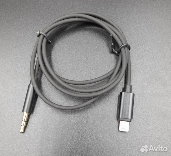 Кабель Aux Apple Lightning на 3,5mm jack черный