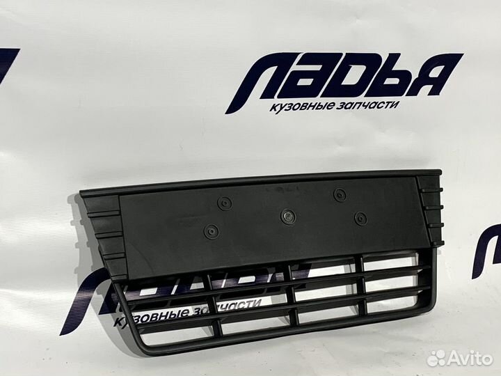 Решетка бампера Ford Focus 3(11-15) центральная