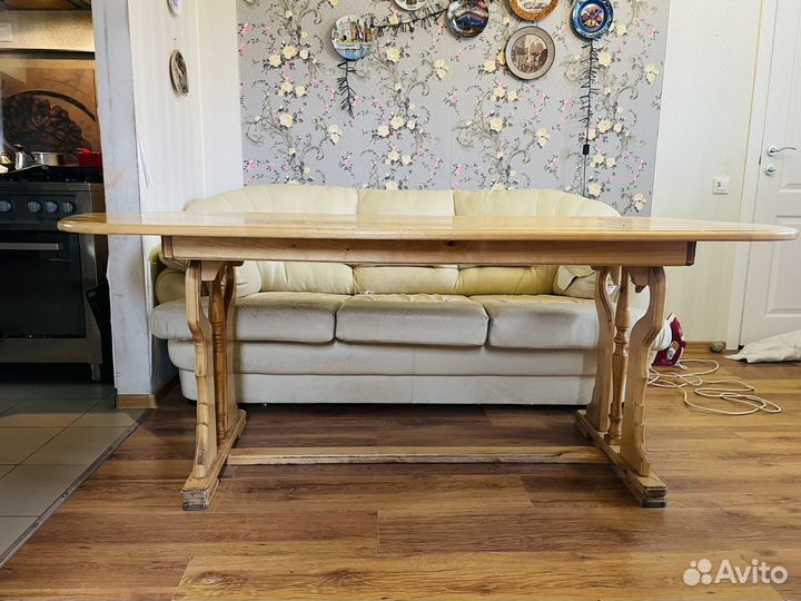 Стол обеденный из массива дерева