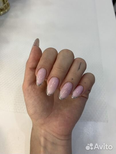 Маникюр в салоне