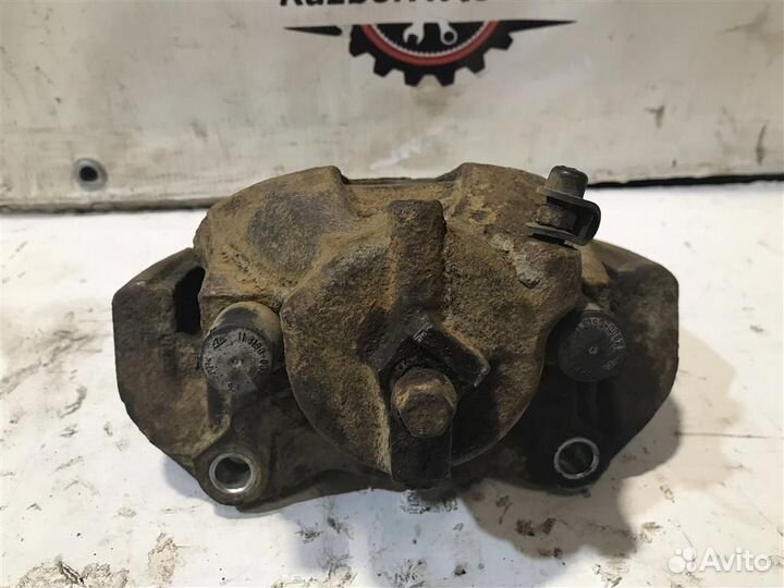 Суппорт передний правый Opel Astra H