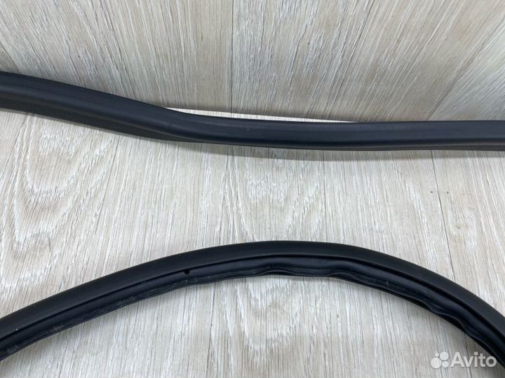 Уплотнитель проема двери передний левый Renault