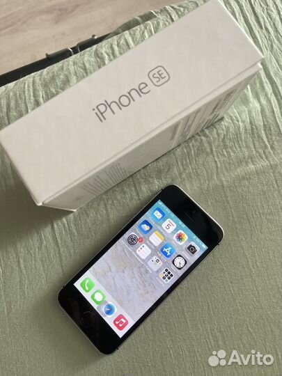 iPhone SE, 32 ГБ