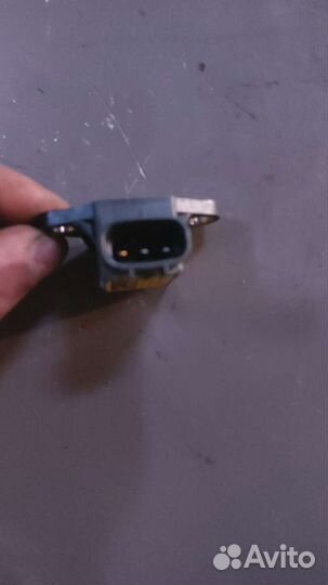 Датчик ускорения на Toyota Mark X