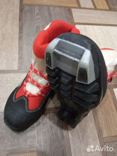 Лыжные ботинки 36, коньки 34-37