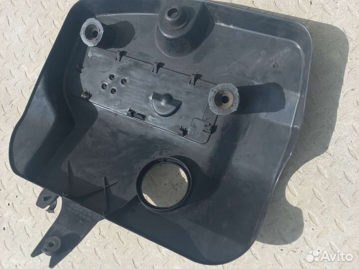 VW Sharan(00-10) декоративная крышка двс