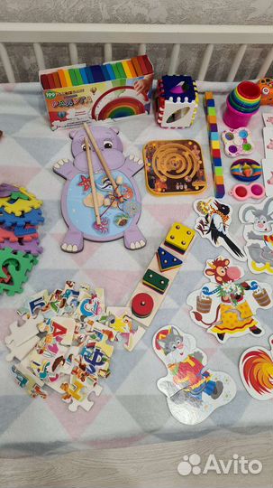 Пакетом игрушки карточки