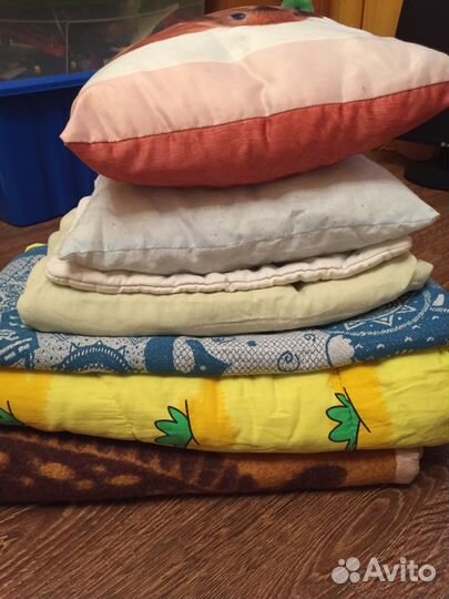 Одеяла, подушки, наволочки, простынка и пододеяльн