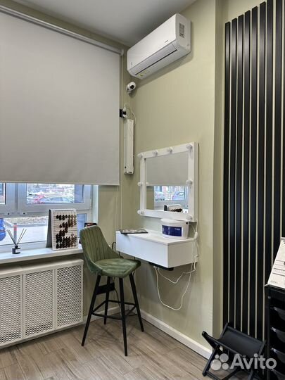 Мастер бровист