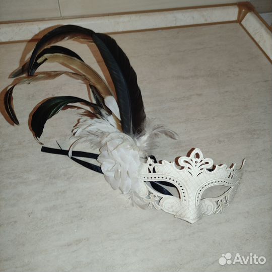 Венецианская маска несколько