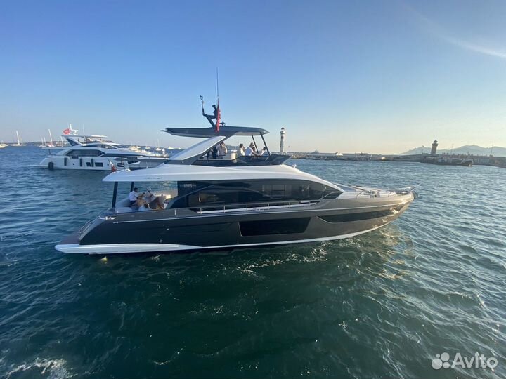 Моторная яхта Azimut 68, 2022