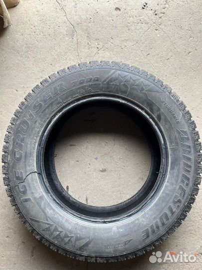Bridgestone Ice Cruiser 7000 215/65 R16