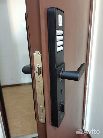 Установка умного замка/Замки для аренды гостиниц