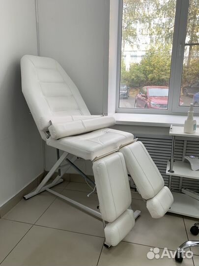 Педикюрное кресло белое