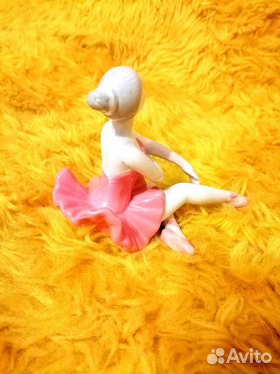 Фарфоровая статуэтка 