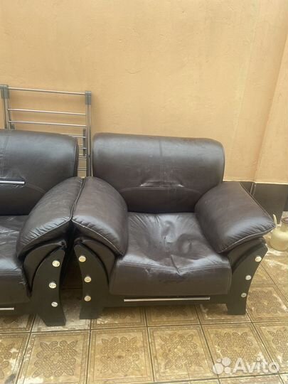 Кожаный диван бу