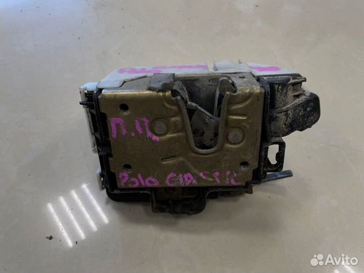 Замок боковой двери передний правый Volkswagen