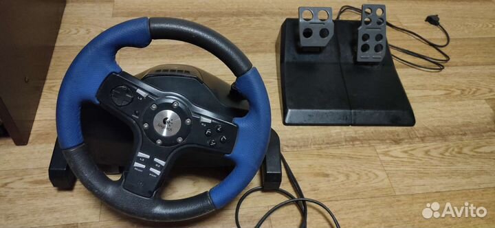 Игровой руль с педалями