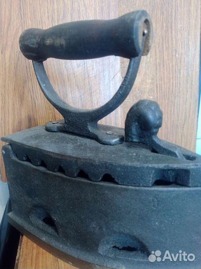 Старинный угольный утюг,новый