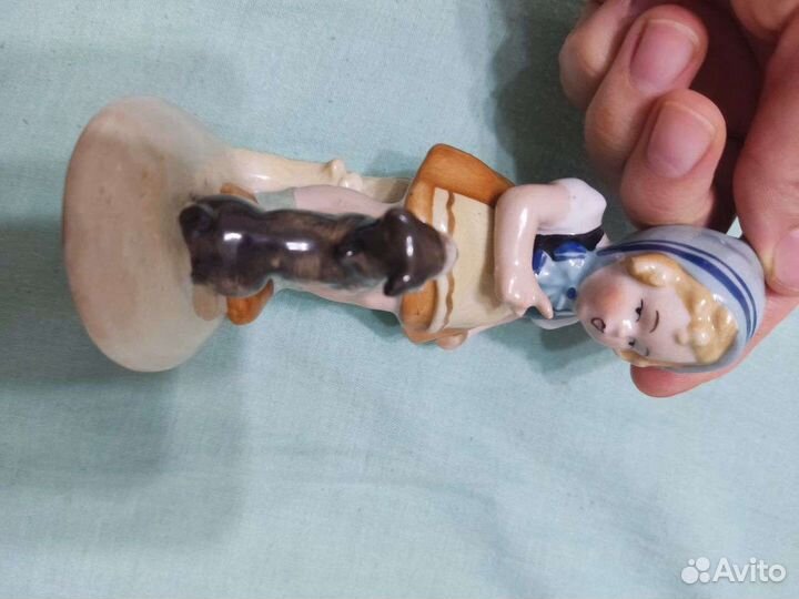 Статуэтка Fasold & Stauch Девочка и щенок Германия