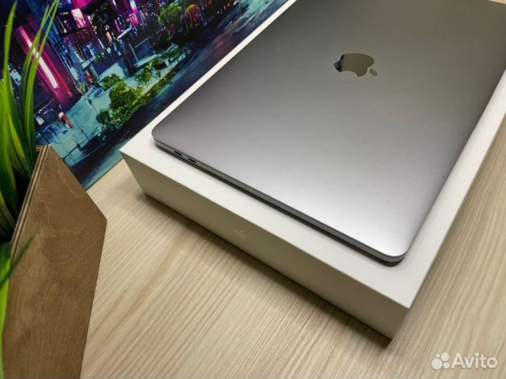 Macbook pro 13 2017 i7 16gb 1000gb Топовый