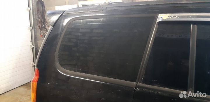 Стекло задней левой Terracan 87810H1010