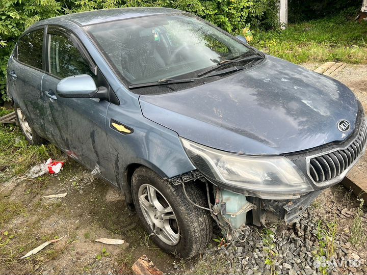 Kia Rio 1.6 МТ, 2012, битый, 220 000 км