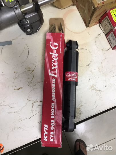 Газовый амортизатор задний