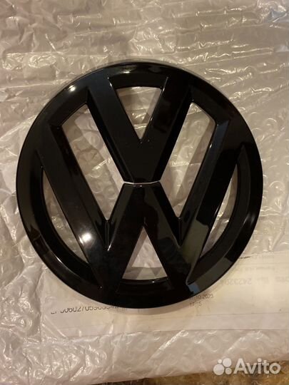Эмблема Volkswagen черные решетка