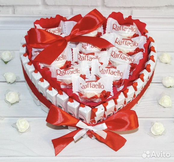 Букет с конфетами рафаелло,подарок на 8 марта