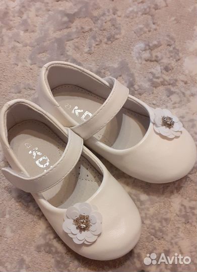 Туфли для девочки новые 23