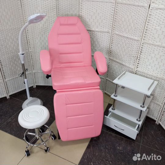 Косметологическое кресло. Педикюрное кресло