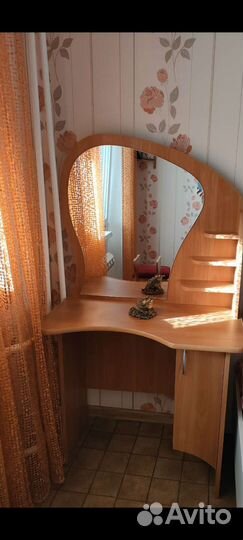 Трюмо с зеркалом