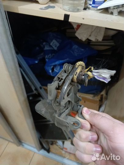 Замок капота на Mercedes w203