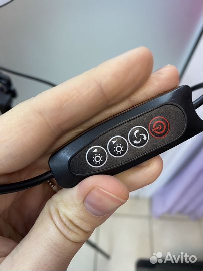 Кольцевая лампа с зеркалом на треноге