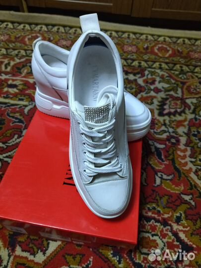Кроссовки женские 39 размер