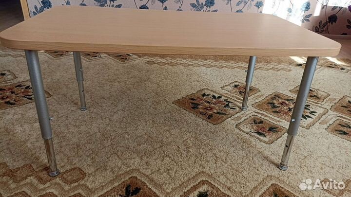 Детский письменный стол