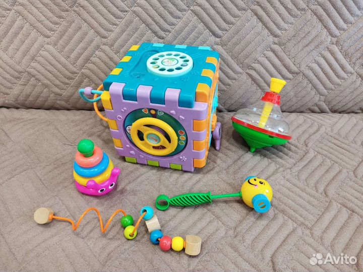 Куб развивающий + игрушки